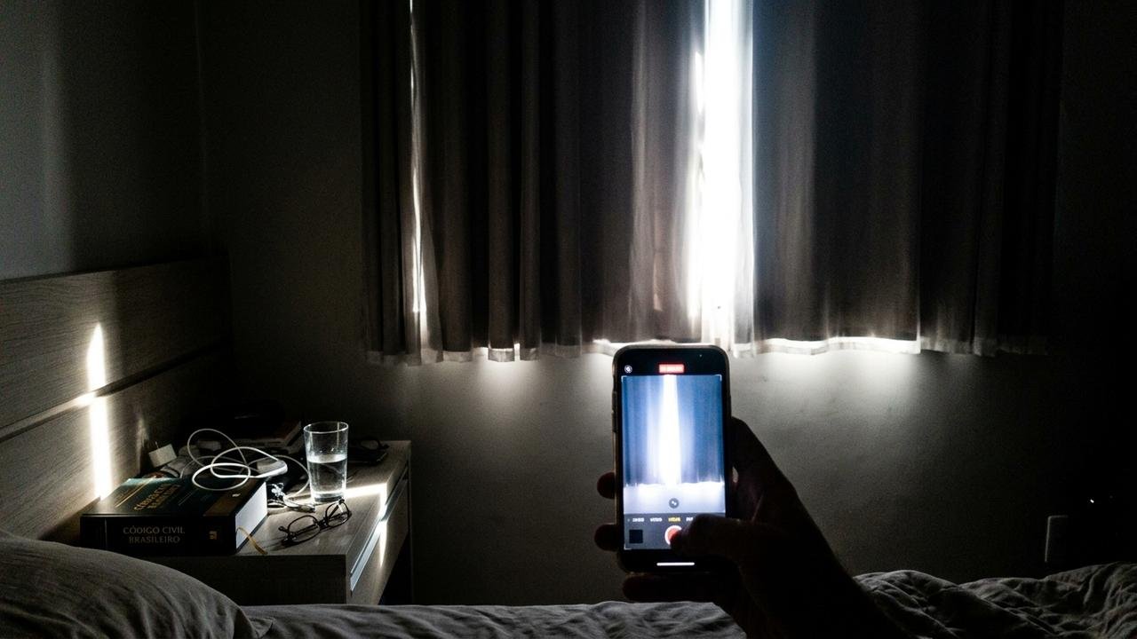 luz do vizinho incomoda
