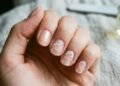 Esmalte em gel dura mais, mas um erro na remoção pode danificar as camadas naturais das unhas e comprometer sua resistência