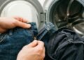 Como zíperes e roupas do avesso reduzem desgaste na lavagem