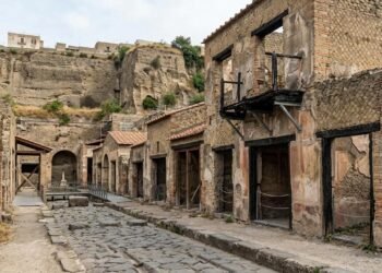 A cidade romana soterrada pelo Vesúvio há quase 2 mil anos preservou móveis, alimentos e documentos que revelam a vida cotidiana