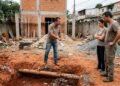 tubulação de esgoto no terreno vizinho