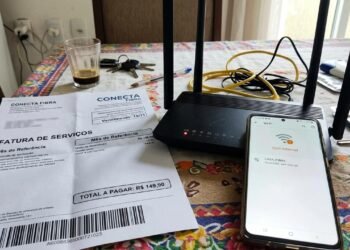 Mulher fica cinco dias sem internet, recebe técnico apenas na semana seguinte e percebe cobrança integral na fatura