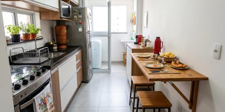 Por isso, as mesas retráteis aparecem como alternativa para quem procura mais flexibilidade.