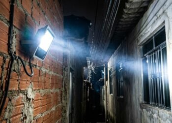 luz do vizinho incomoda