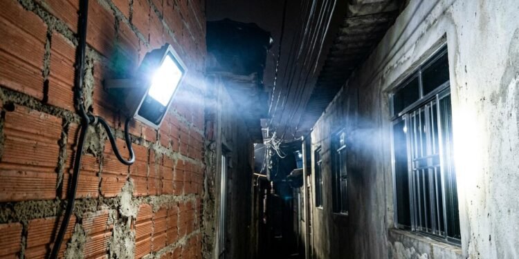 luz do vizinho incomoda