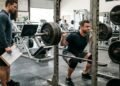 Treinar pernas apenas uma vez por semana pode gerar resultados na musculação, mas a distribuição dos exercícios interfere no desenvolvimento muscular