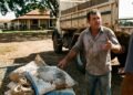 Fazenda recebe carga de ração molhada pela chuva e fornecedor afirma que produto continua próprio para os animais