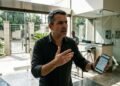 Um morador descobre que sua encomenda de R$ 8 mil foi entregue pela portaria à pessoa errada e condomínio se recusa a pagar o prejuízo