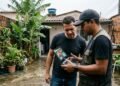 Família contrata drone para fotografar telhado depois de temporal e vizinha reclama ao descobrir que piscina e área de lazer também aparecem nas imagens