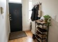 6 itens que você deveria retirar da entrada de casa para deixar o ambiente mais leve, funcional e agradável