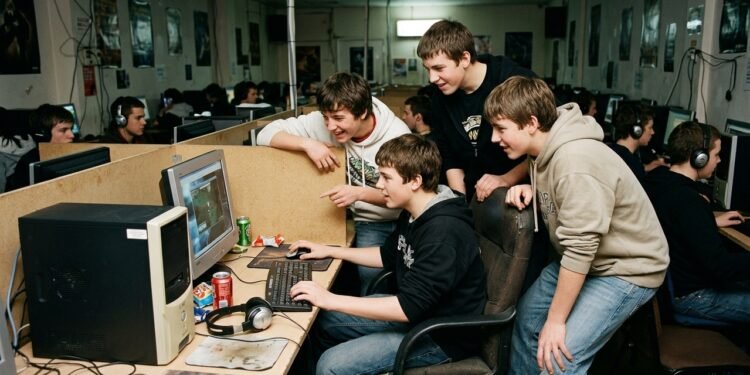 Quem frequentou uma LAN house entre 2003 e 2010 conheceu uma época em que acessar a internet era um programa compartilhado com amigos