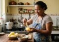 Descascar batatas nunca mais será trabalhoso: o método que facilita a tarefa e pode preservar mais da polpa