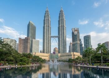 A engenharia e os detalhes de construção das Petronas Twin Towers na Malásia.