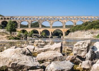 Aqueduto romano de quase 50 metros de altura carregava água por um sistema de aproximadamente 50 quilômetros há quase dois milênios