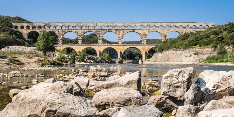 A ponte monumental não funcionava de maneira isolada. Créditos: depositphotos.com / hzparisien@gmail.com