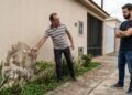 Proprietário entra no quintal da casa alugada com chave reserva enquanto moradores estão no trabalho e afirma que precisava verificar uma infiltração