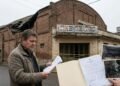 Morador encontra o antigo cinema da cidade com o teto desabado e descobre que R$ 1,9 milhão foram destinados à restauração do prédio três anos antes; documentos apontam etapas concluídas, mas fotografias mostram salas interditadas e equipamentos deteriorados