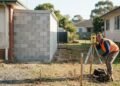 Construção que avançou 18 cm sobre o terreno vizinho