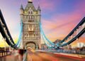 Ponte de Londres levou oito anos e 432 trabalhadores por dia para ficar pronta e ainda abre seu tabuleiro para navios desde 1894