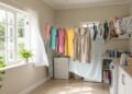 Borrifar água, vinagre e amaciante nas roupas diretamente da máquina de lavar: para que serve e por que é recomendado