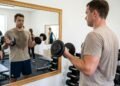 Treinar musculação três vezes por semana pode transformar o condicionamento e a força muscular, mas os primeiros resultados nem sempre aparecem no espelho
