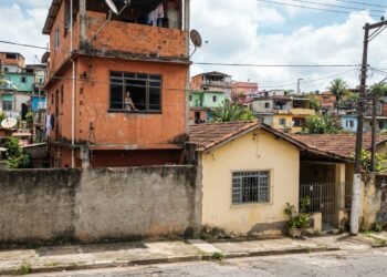 A distância mínima por lei para abrir janelas viradas para o vizinho.