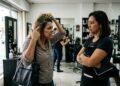 Mulher paga R$ 480 para pintar o cabelo no salão, vê a cor praticamente desaparecer depois de poucas lavagens e estabelecimento diz que não oferece garantia; cliente descobre que o CDC prevê alternativas quando o serviço apresenta vício de qualidade