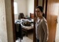 Mulher deixa sobrinho morar gratuitamente em casa vazia enquanto ele termina faculdade e encontra imóvel três anos depois com dois quartos alugados para estudantes sem sua autorização