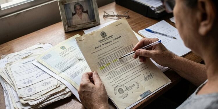 Com o passar dos anos, Teresa decidiu transferir para Cláudia a propriedade de um apartamento que possuía.  // Imagem ilustrativa gerada por IA para representar a situação descrita no texto; pessoas, locais e elementos visuais não correspondem necessariamente aos reais