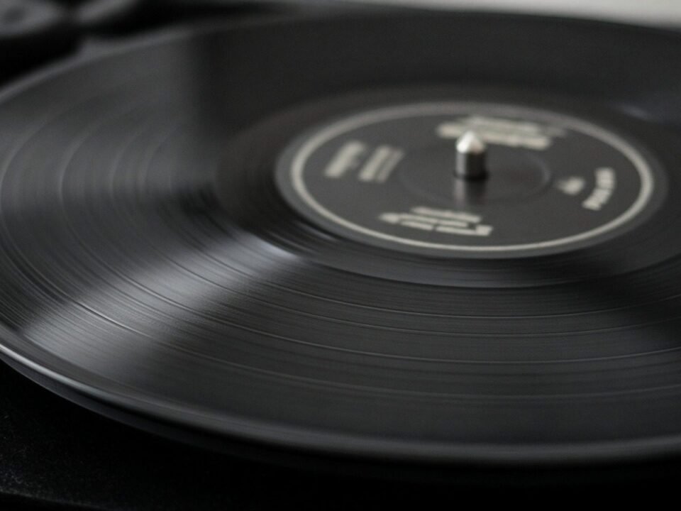 Selo de disco de vinil girando no toca-discos
