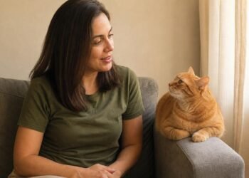 Conversar com o gato em voz alta é sinal de inteligência social, segundo a psicologia