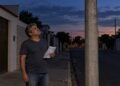 Moradores seguem pagando a Cosip na conta de luz mesmo com a rua às escuras e 40 postes registrados como pagos