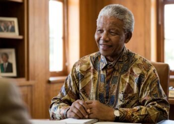 “A educação é a arma mais poderosa”: Nelson Mandela explica como o conhecimento pode ampliar escolhas e combater desigualdades