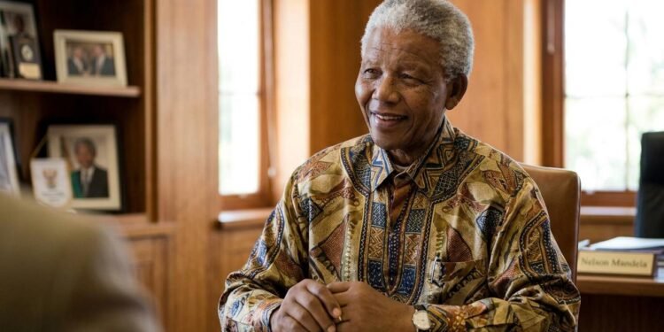 Nelson Mandela nasceu em 1918, tornou-se uma das principais lideranças da luta contra o apartheid e passou 27 anos preso antes de ser libertado, em 1990. // Imagem ilustrativa gerada por IA para representar a situação descrita no texto; pessoas, locais e elementos visuais não correspondem necessariamente aos reais