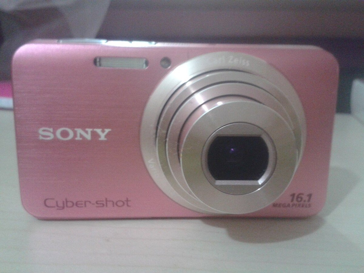 Câmera Sony Cyber-shot DSC-W630 na versão rosa