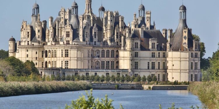 No centro do edifício principal está a característica mais famosa de Chambord: a escadaria de dupla hélice. Créditos: depositphotos.com / Litchicyril.photographe@gmail.com