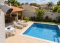 Câmera que filma o quintal e a piscina do vizinho invade a privacidade, e a Justiça pode mandar reposicioná-la