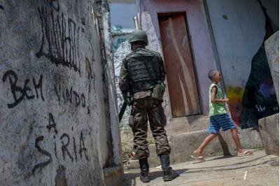 O que teria sido diferente se a escola estivesse lá?
