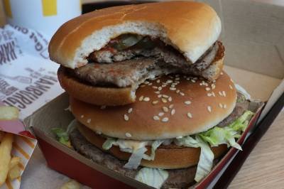 Brasil ocupa 31ª posição no Índice de Big Mac da 'The Economist'; entenda
