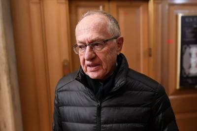 Alan Dershowitz, ex-advogado do magnata, admite culpa do ex-cliente