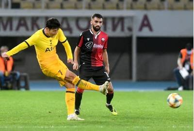 Torcedor é banido por 3 anos após gestos racistas contra Son do Tottenham