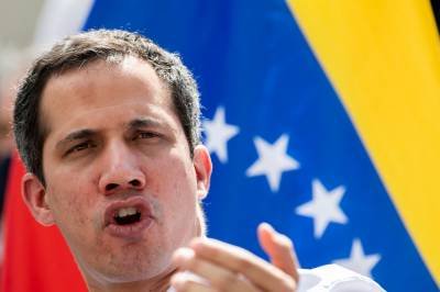 (FILES) In this file photo taken on February 03, 2021, Venezuelan opposition leader Juan Guaido gestures while speaking during a press conference in which he announced he was resuming his political agenda, at Los Palos Grandes square in Caracas.  Venezuelan opposition leader Juan Guaido reported on March 27 that he contracted covid-19 with "mild" symptoms and is in isolation. / AFP / Yuri CORTEZ