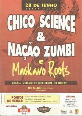 Cr&eacute;dito: Paulo Andr&eacute; Pires/Arquivo pessoal. Flyers dos shows da banda Chico Science e Na&ccedil;&atilde;o Zumbi em Bras&iacute;lia e capa da vers&atilde;o japonesa do disco Da lama ao caos.