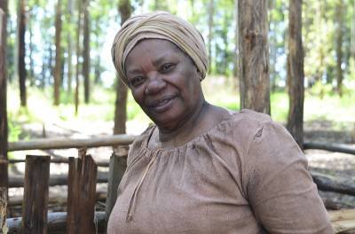 Créditos: Antonio Chahestian/Record. Atriz Neusa Borges como Mãe Quitéria na novela Escrava Mãe.