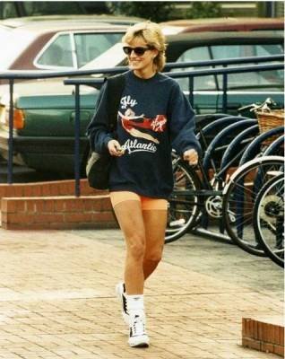 Por meio das roupas, Diana quebrava protocolos e regras r&iacute;gidas impostas pela monarquia brit&acirc;nica