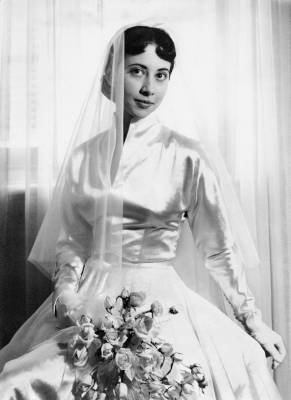 Credito: Acervo Fernanda Montenegro/ Reproducao Bel Pedrosa. Biografia Fernanda Montenegro. Fernanda em 1953 no dia do casamento.