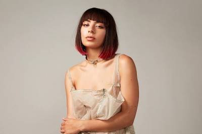 Charli XCX lança seu novo single, 