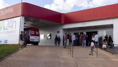 Homem irritado com atendimento quebra portas em UPA de Ceilândia