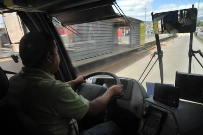 Motorista de ônibus é atingido com pedrada na cabeça enquanto dirigia na W3